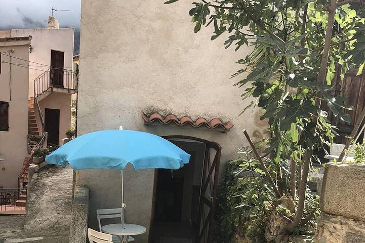 Gîte pour 4 personnes, avec Jardin à Montegrosso