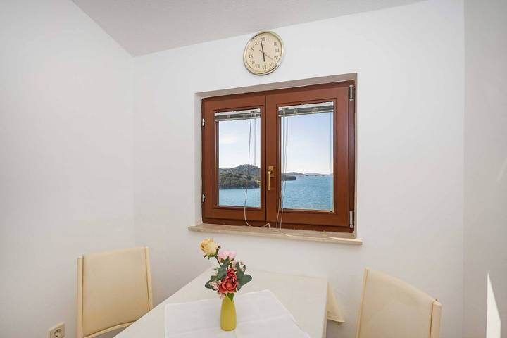 Ganze Wohnung, Apartments Kaina - two bedroom apartment (yellow) in Tisno, Murter