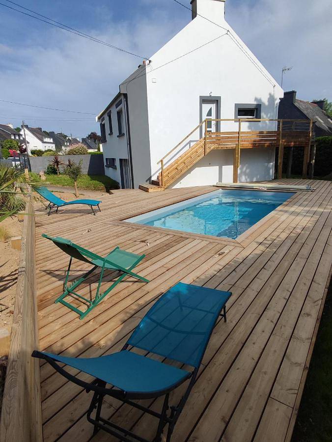 Location de vacances pour 6 personnes, avec Balcon et Terrasse ainsi que Jardin et Piscine à Ergué-Gabéric