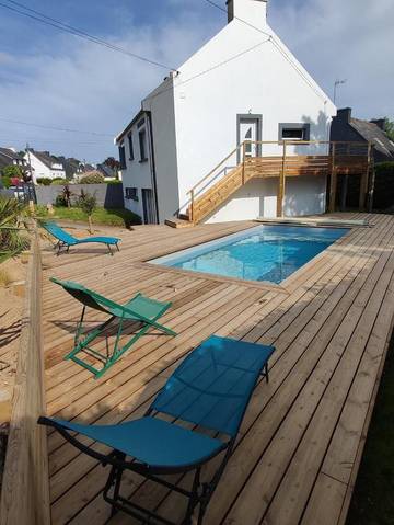 Location de vacances pour 6 personnes, avec vue ainsi que jardin et piscine à Ergué-Gabéric
