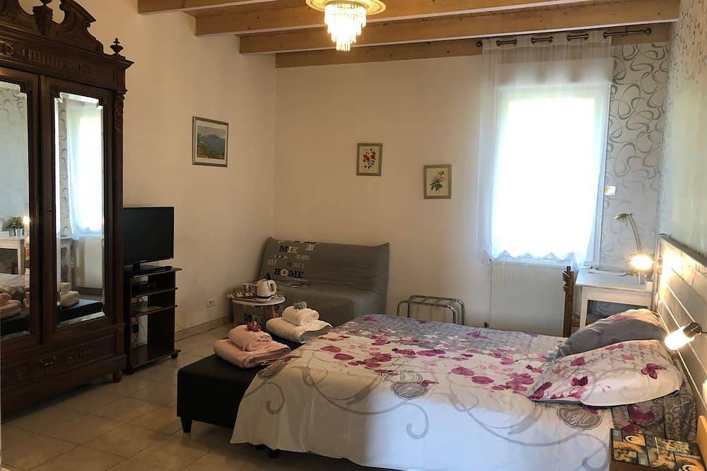 The Laura room offers calm, comfort and serenity in Castelsarrasin, Tarn y Garona