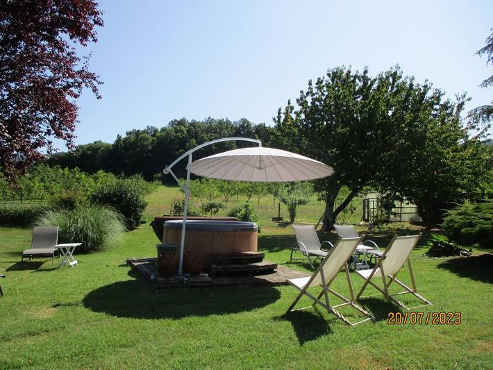 Gîte pour 2 personnes, avec jardin ainsi que jacuzzi et sauna dans le Vercors