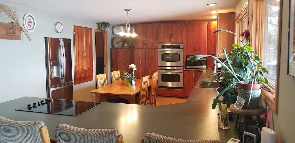 Brand New Listing. Remodeled lake home, private beach and dock in Kaniksu Nationalwald