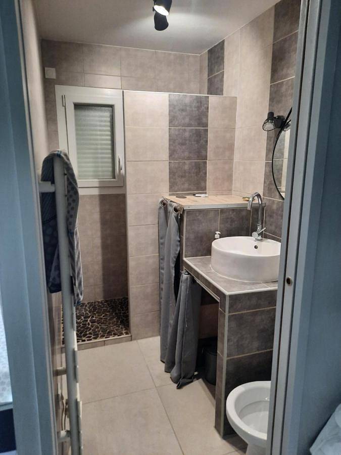 Appartement entier, Studio Saint Montan Ardèche in Saint-Montan, Privas (arrondissement)