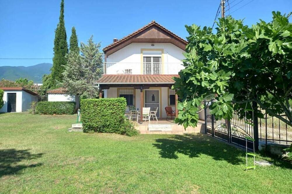 Private 2 floors holiday home in Leptokarya. in Leptokarya, Olympos Nationaal Park