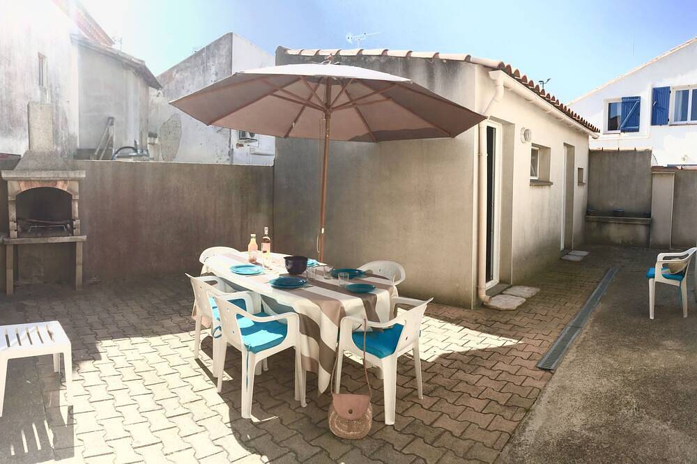 Appartement entier, Appartement 5 Pers, 20 M De La Mer, Cour Privee, Barbecue, 2 Chambres in Saintes-Maries-de-la-Mer, Côte méditerranéenne (France)