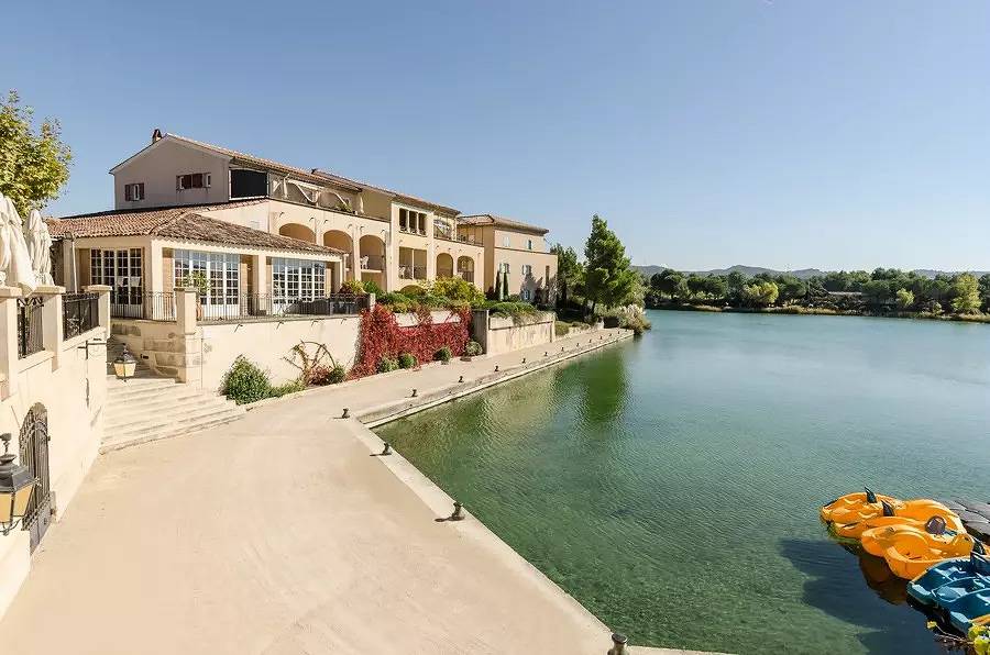 Appartement entier, Appartement 4 personnes 1 chambre avec terrasse centre-village in Mallemort, Région d'Arles