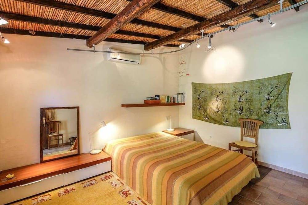 Casa Rustico, grande piscina, a 350 metri dalla spiaggia, vicino al fiume. in Chia, Domus De Maria