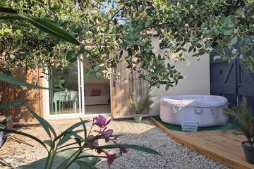 Gîte pour 3 personnes, avec jardin ainsi que jacuzzi et terrasse à Mondragon