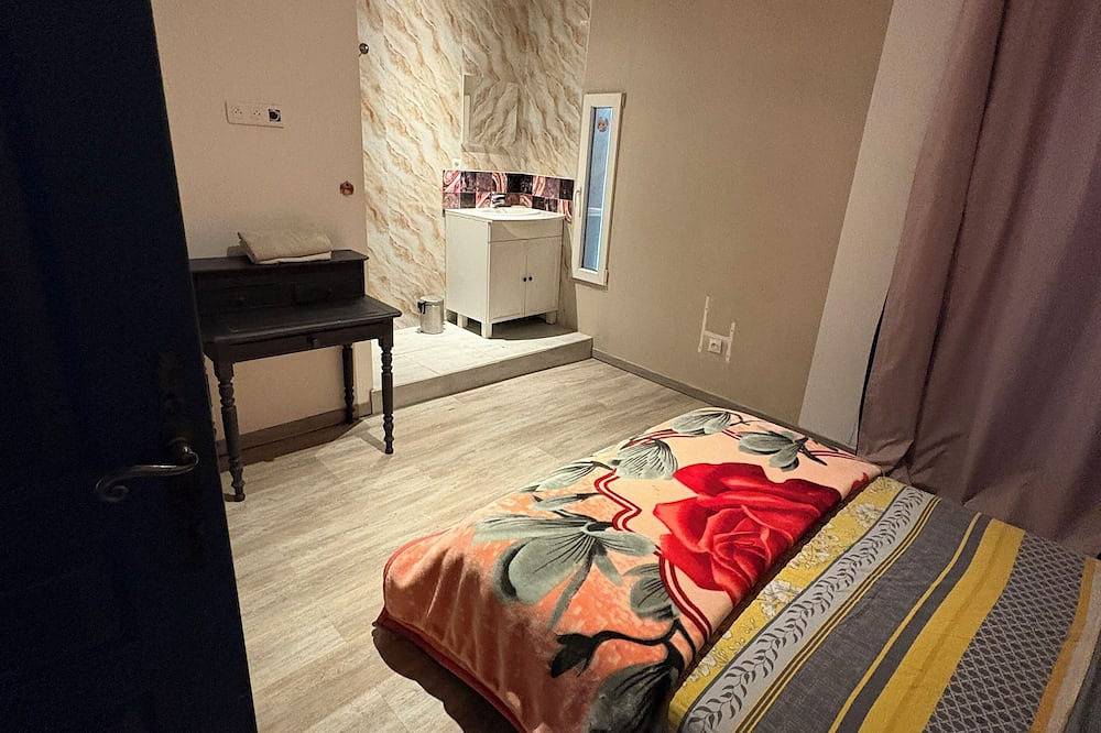 House with garden and pool in Châteaurenard, Arles region