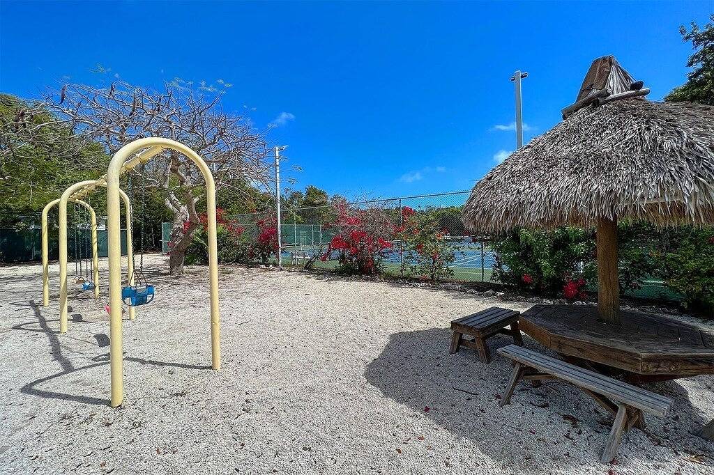 Ganze Wohnung, Relaxed Boho Vibes & Views [ Ocean Pointe 2315] in Tavernier, Monroe County