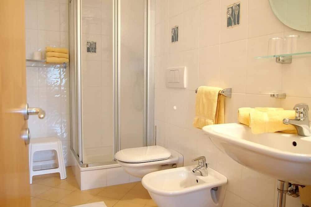 Entire apartment, Bright appartment with terrace and garden, by Tamanhof in St. Georgen, Bruneck