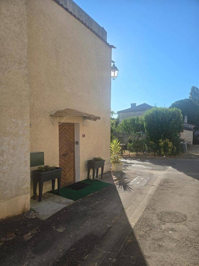 Location de vacances pour 6 personnes, avec Terrasse et Jardin à Échallat - 3