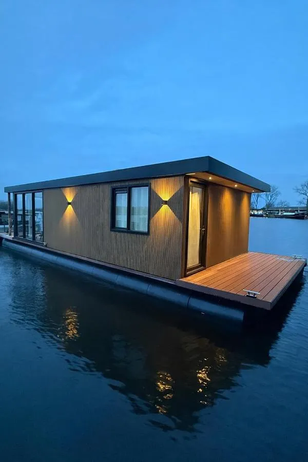 Barco para 6 personas, con terraza además de vistas y vistas al lago - 1