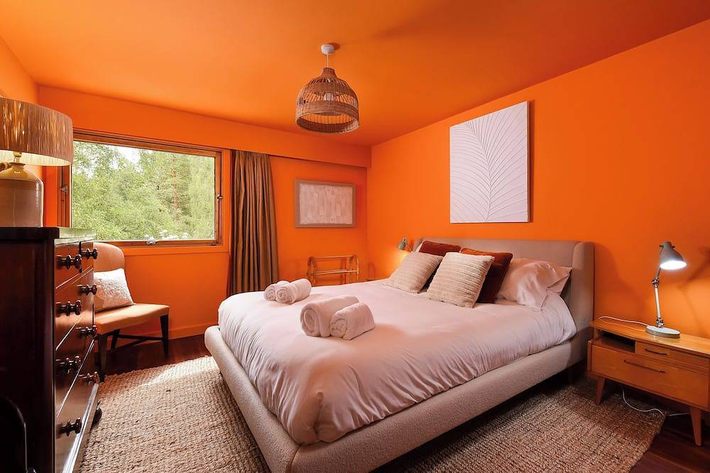 Lodge for up to 10 in Rothiemurchus Forest with hot tub. in Aviemore, Highlands