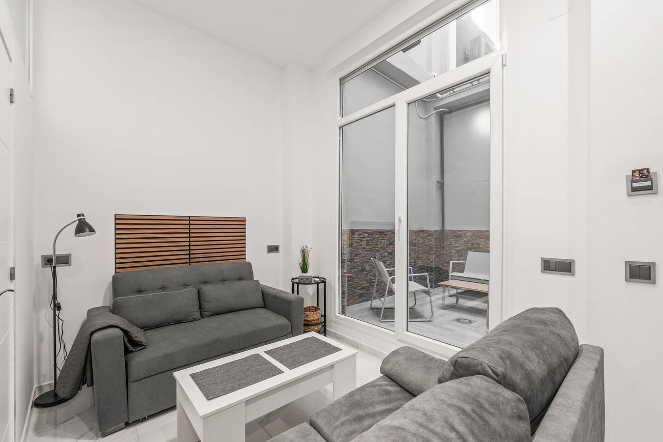 Loft Room 'Bajo 3' with Private Terrace and Air Conditioning in Torrevieja Centre, Torrevieja