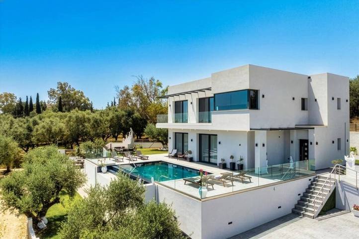 Villa for 12 people, with Garden in Laganas