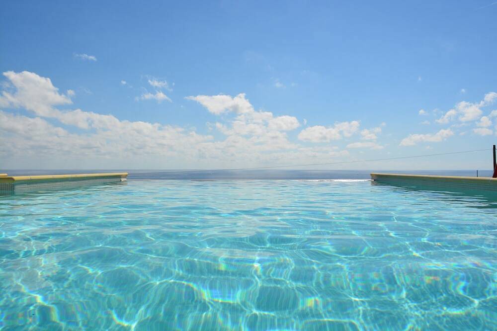 Villa Nemo, Ligurien, perfekter Meerblick und privater Pool, 5 Minuten zum Strand in Riva Ligure, Riviera di Ponente