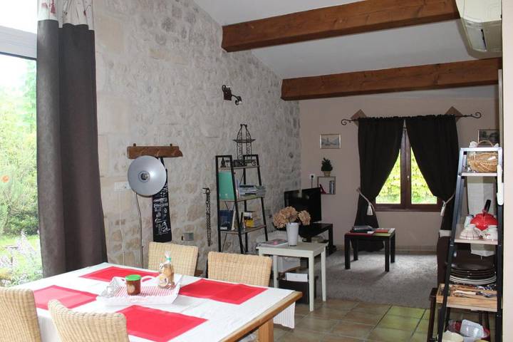 Location de vacances pour 4 personnes, avec vue et jardin à Saint-Simon-de-Bordes - 2