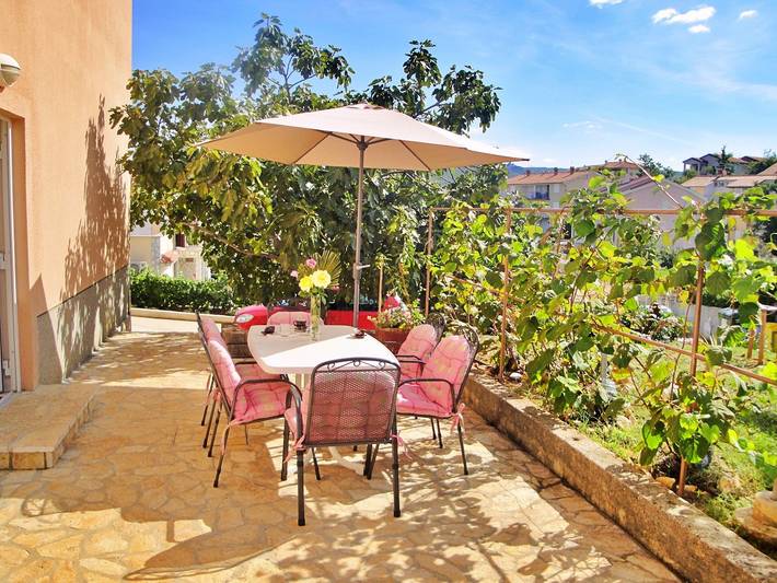 Ferienwohnung für 6 Personen, mit Balkon/Terrasse in Dobrinj