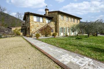 Villa for 10 Guests in Lucca, Lucca Province, Picture 1