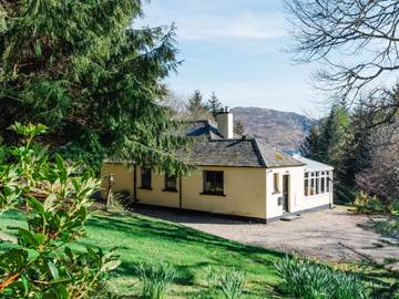 Location de vacances pour 6 personnes, avec vue sur le lac et jardin ainsi que terrasse et vue dans Highlands