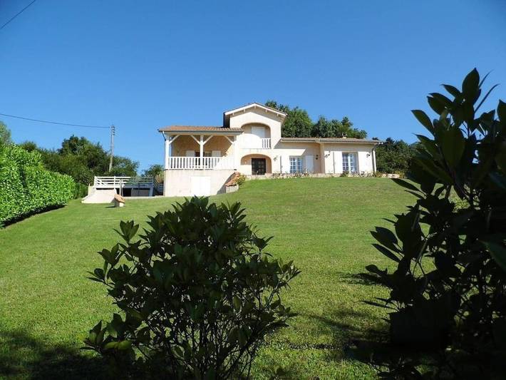 Gîte pour 8 personnes, avec Terrasse ainsi que Jardin et Vue dans Estrablin