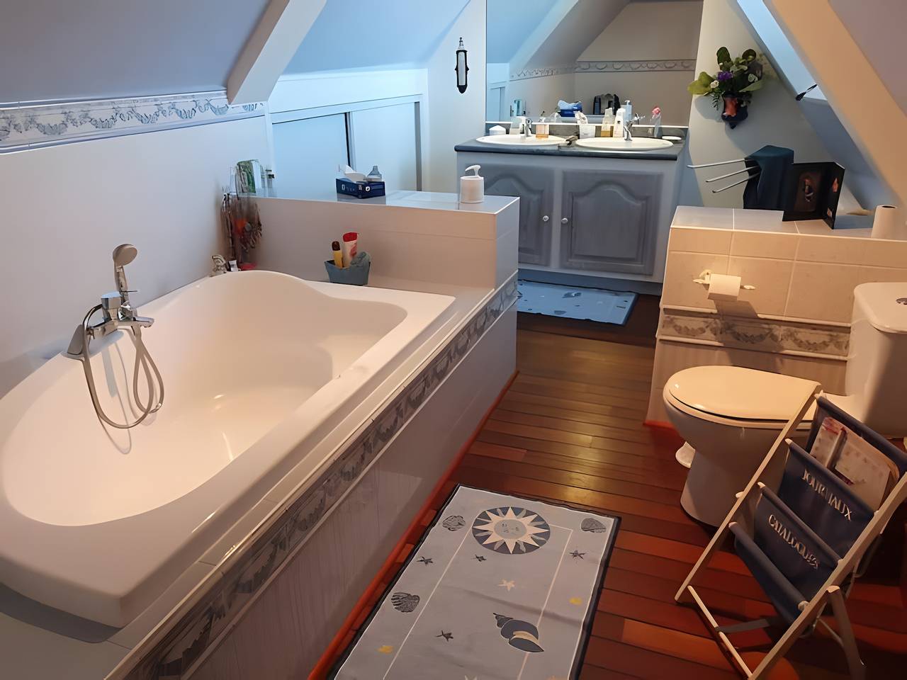 Maison de vacances 'Cours Péan' avec terrasse privée, jardin privé et Wi-Fi in Châteaugiron, Région de Rennes