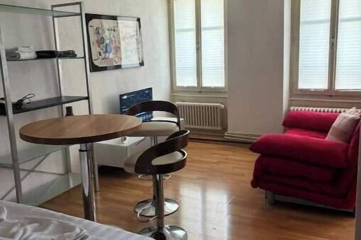 Ganze Wohnung, Coole Wohnung an der Kathedrale in Villars-les-Joncs, Freiburg im Üechtland