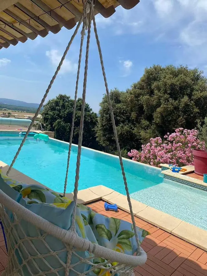 Apartamento de vacaciones para 2 personas, con terraza y piscina además de vistas y jardín - 1