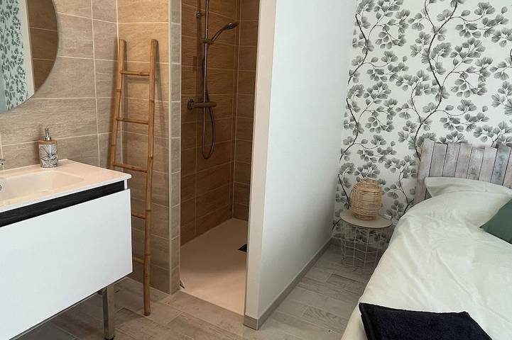 Location de vacances pour 6 personnes, avec jardin et terrasse à Reilhaguet - 3