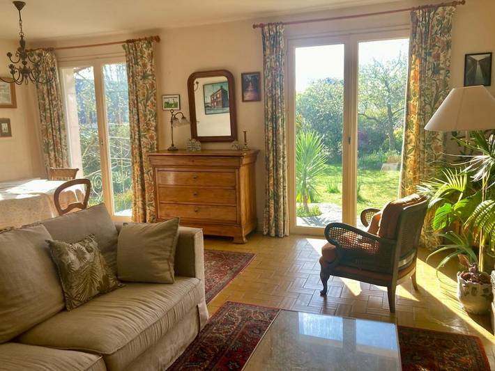 Location de vacances pour 8 personnes, avec vue et jardin à Locquénolé