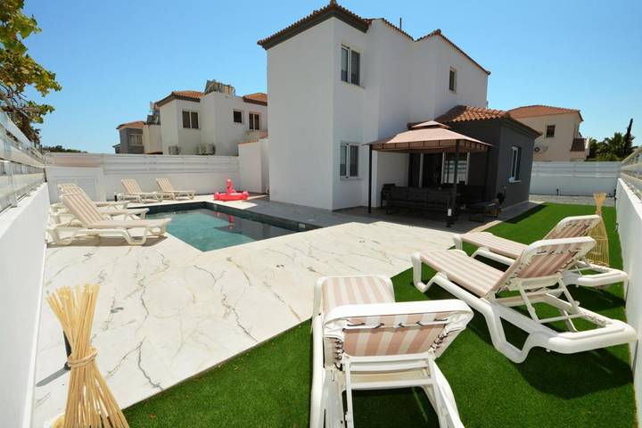 Villa for 10 people, with Balcony and Terrace as well as Garden and Pool in Nissi Beach