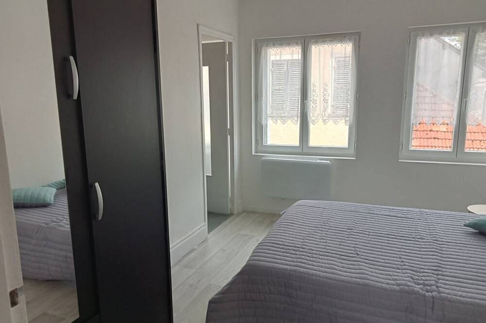 Apartamento entero, Downtown Cosne / Loire, close to Sancerre and Pouilly / Loire. in Cosne-Cours-sur-Loire, Valle del Loira