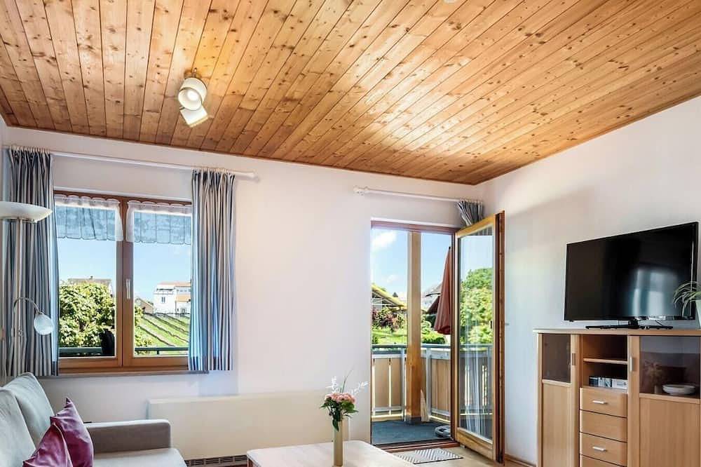 Ganze Wohnung, Ferienwohnung Kuprella 1 - mit Liegewiese und privatem Seezugang in Nonnenhorn in Strandbad Nonnenhorn, Nonnenhorn