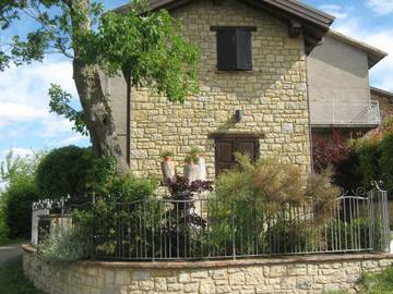 Location de vacances pour 2 personnes, avec vue et jardin dans Province de Modène