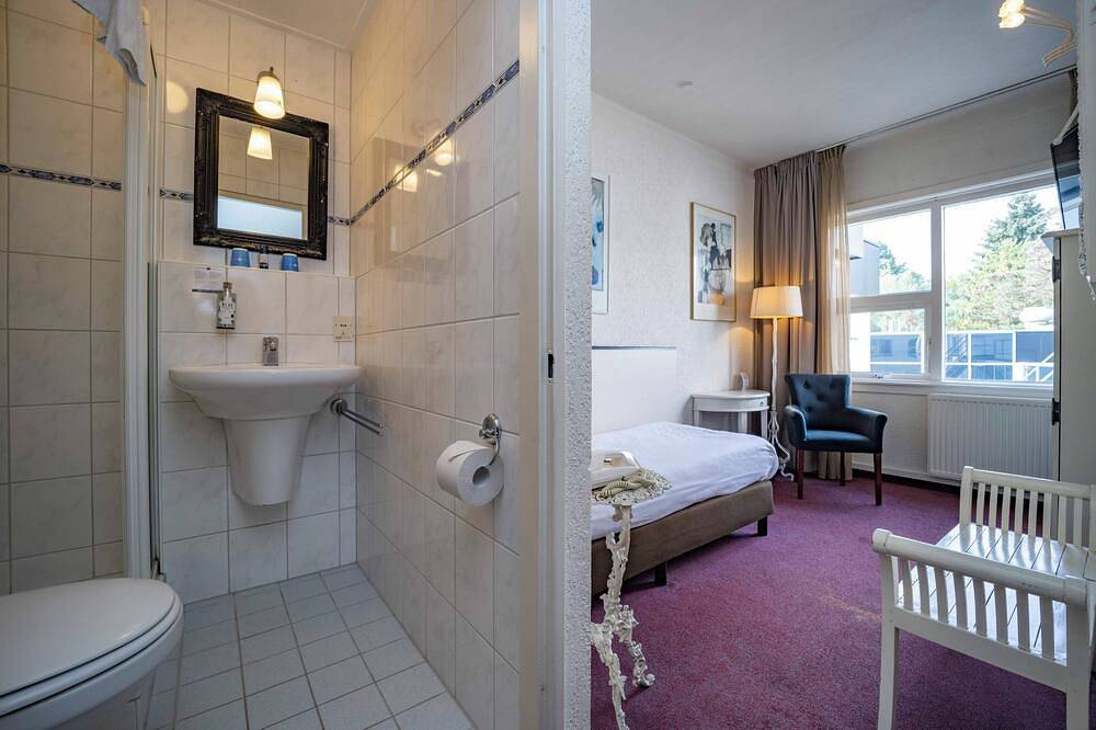 Bike-Friendly Stay with Free Parking Near Coda Museum in Central Apeldoorn in Apeldoorn, Veluwe
