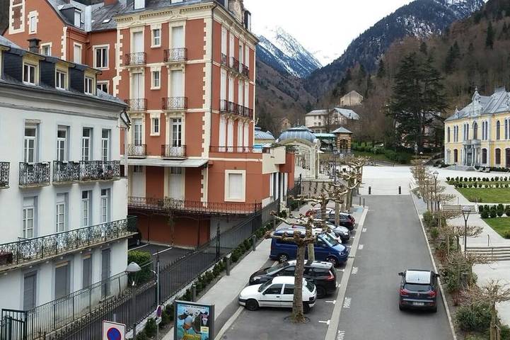 Gîte pour 5 personnes, avec balcon dans Office de Tourisme de Cauterets