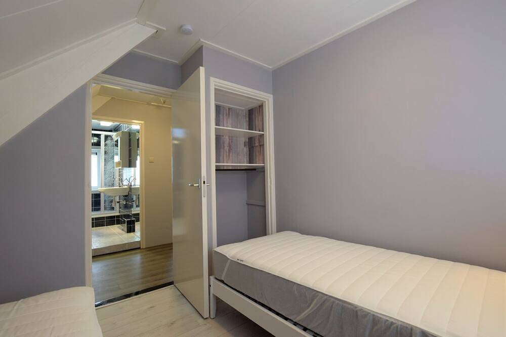 Rijtjeshuis nabij het strand van Katwijk en het centrum in Katwijk, Nederlandse Noordzeekust