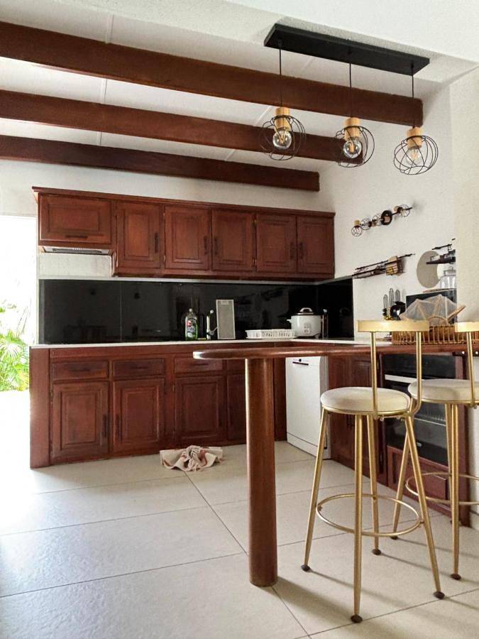 Location de vacances pour 14 personnes, avec jacuzzi ainsi que piscine et jardin à La Saline les Bains - 3