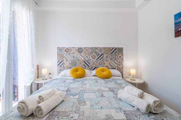 Appartement entier, Appartement 'Almàsalo Re Di Coppe' avec terrasse privée, Wi-Fi et climatisation in Lido di Noto, Région de Noto