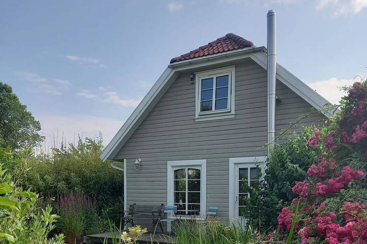 Ferienhaus für 2 Personen, mit Garten und Sauna sowie Terrasse, mit Haustier in Niesgrau