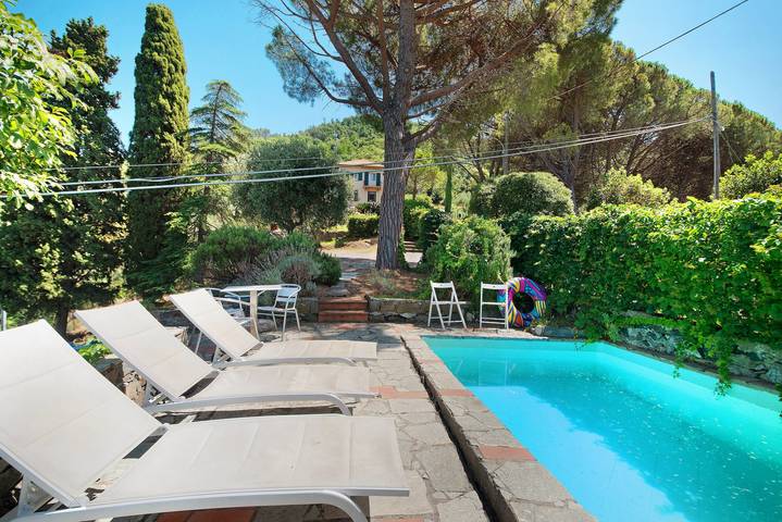 Villa for 10 personer, med Have i Liguria
