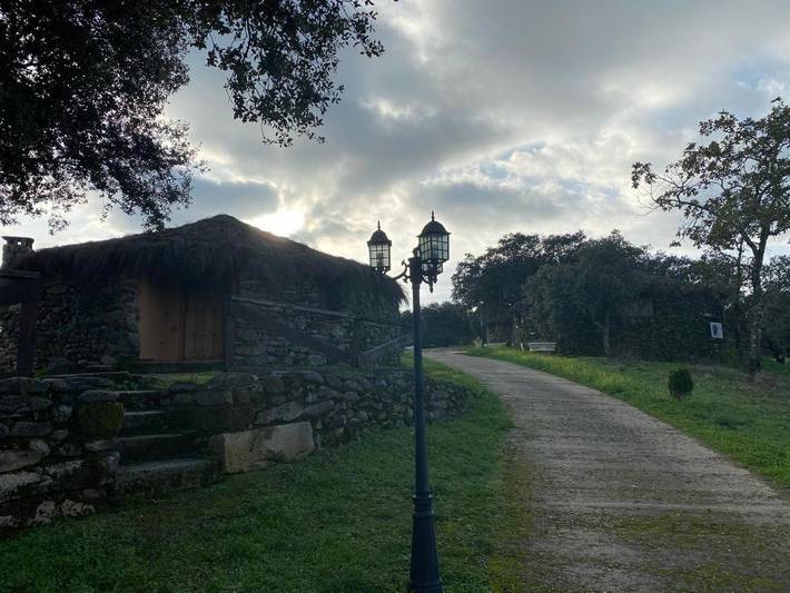 Hotel for 4 people, with Terrace and Yard as well as Pool and Lake view in Extremadura