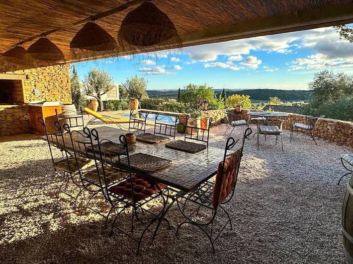 Gîte pour 4 personnes, avec piscine et jardin ainsi que vue et terrasse à Cazouls-lès-Béziers - 4