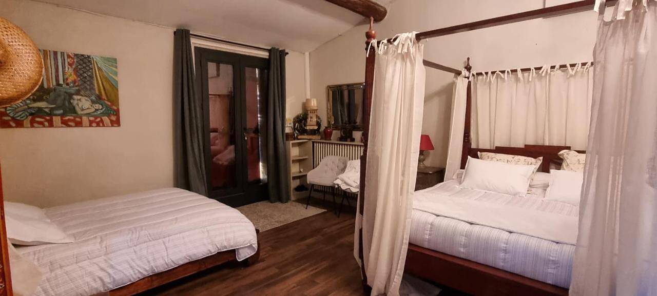 Quadruple Room with Terrace in Pélissanne, Côte méditerranéenne (France)