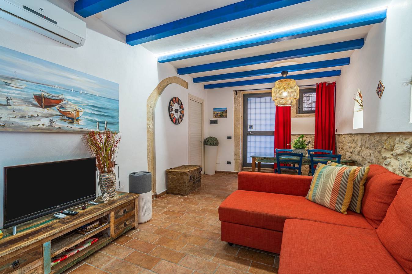 Hel lägenhet, Apartment "Lampara" with Terraces & Wi-Fi in Spiaggetta di Cala Rossa, Syrakusa