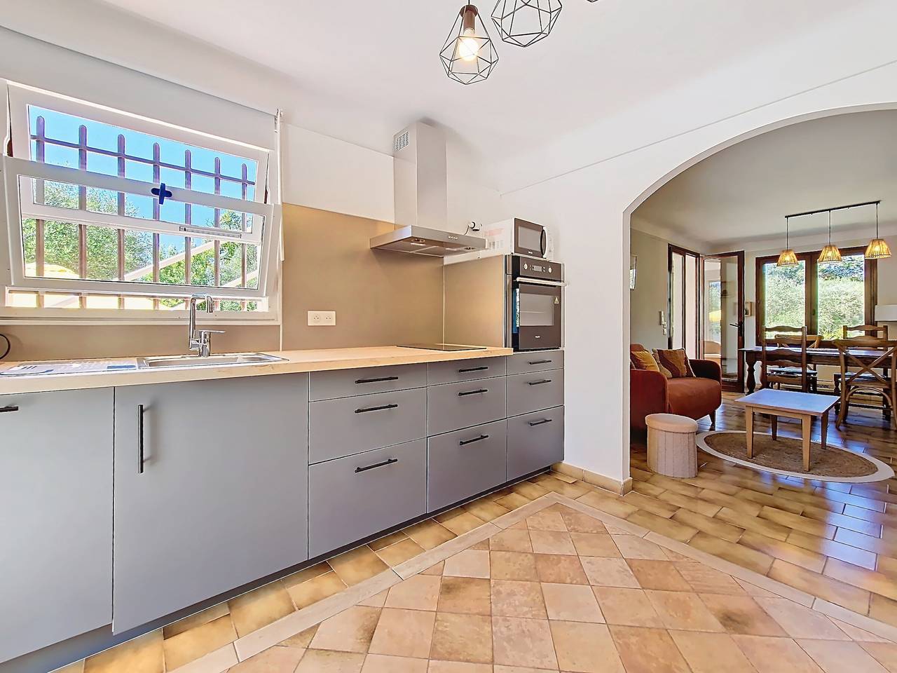 Charmantes Erdgeschoss-Apartment in Montauroux nahe Saint-Cassien-See, 2 Schlafzimmer, Privatgarten in Montauroux, Draguignan Region