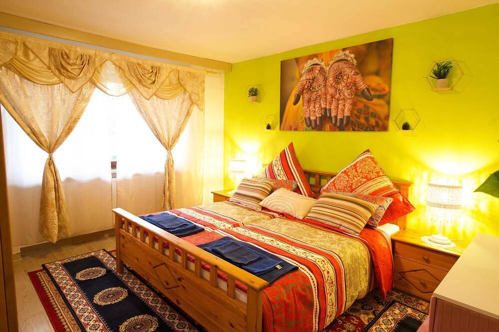 Ganze Wohnung, Stilvolles und Kunstvolles Apartment mit 400qm Garten & Massage und Ayurveda in Grainet, Šumava Mountains