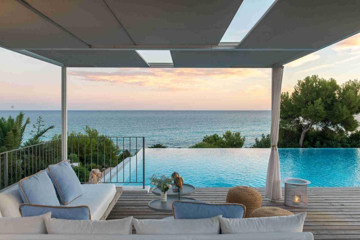 Location de vacances pour 12 personnes, avec piscine ainsi que jardin et vue sur l’océan à Vilanova i la Geltrú - 2